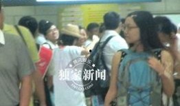 何炅机场爆料视频播放大全,趣味瞬间，笑点连连